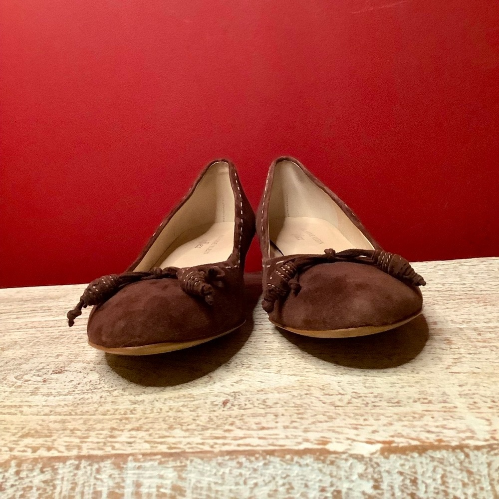 AK Anne Klein Flex Kitten Heels Brown Suede, Bows & Contrasting Cream Stitch - Picture 4 of 16